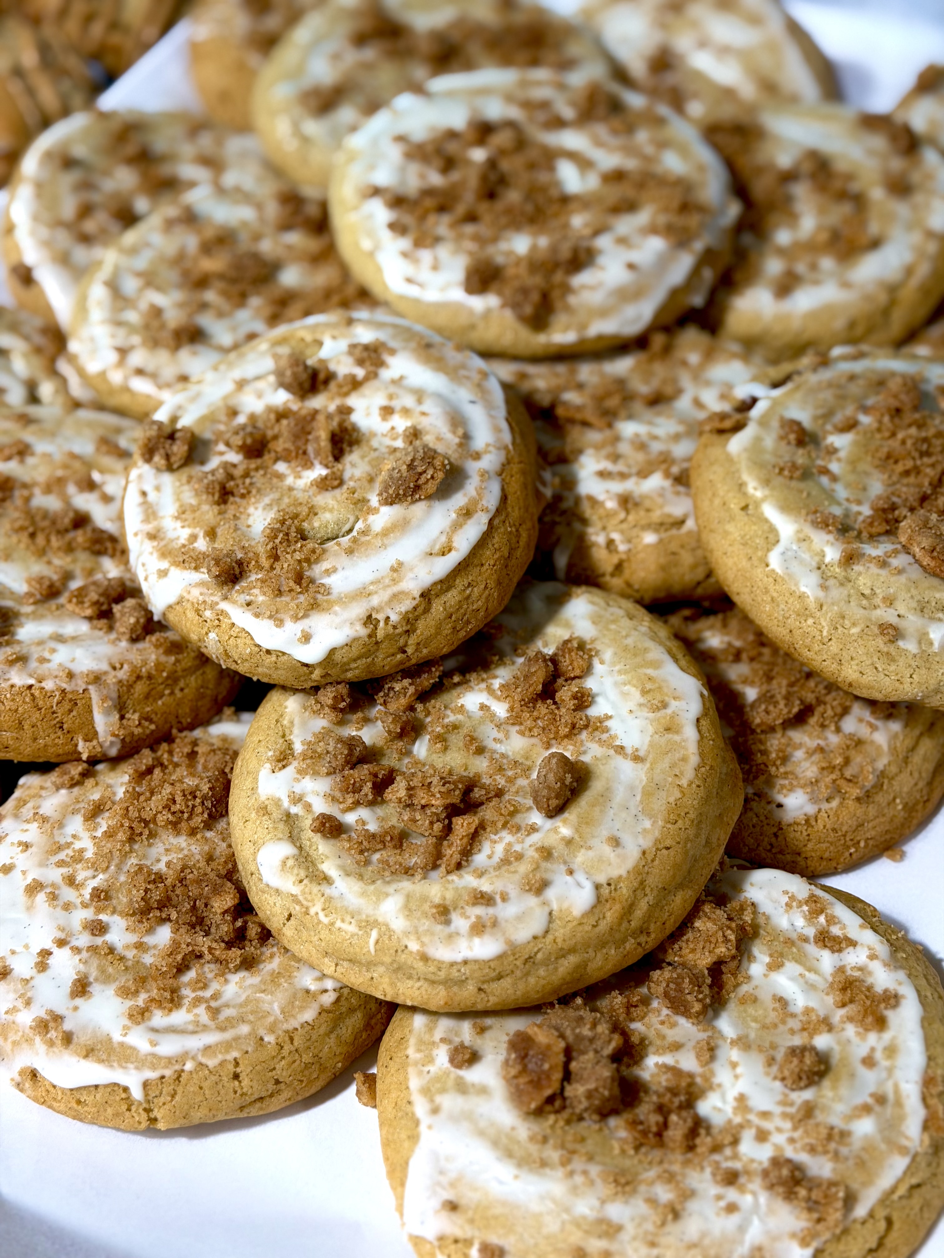 Iced artisan cookies